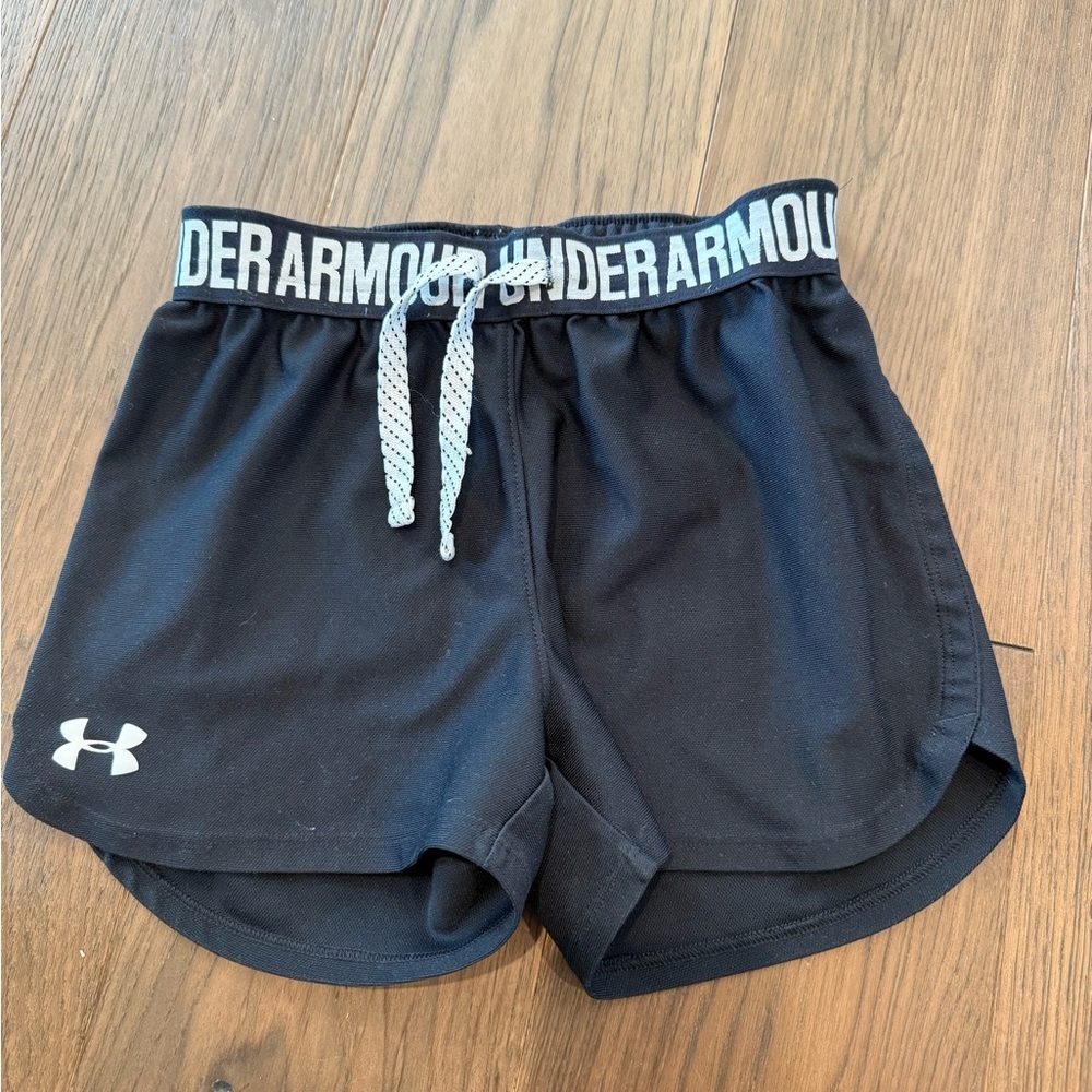 Under Armour Girls Activewear Shorts Size Medium
Black/White